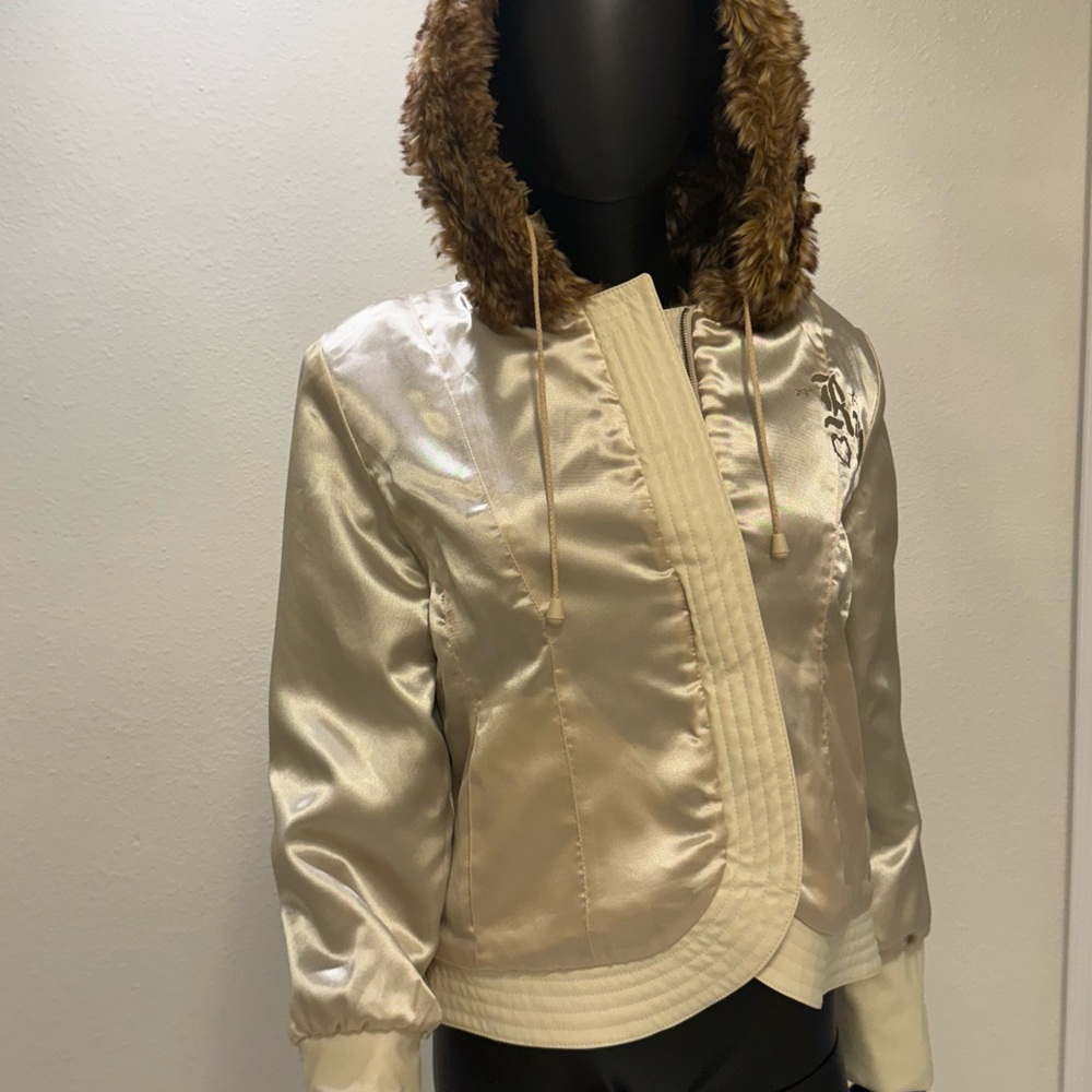 Vintage Rocawear  women's  Ivory  Jacket With Faux Fur Collar  NWT  Rare Find